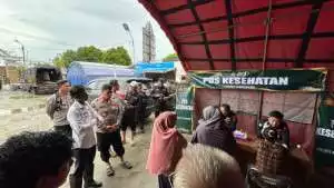 Kabid Humas Polda Jabar Tinjau Langsung Situasi Banjir di Karangligar, Karawang Serukan Patroli Rutin Jaga Keamanan