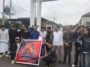 Pembiaran Terbuka Proyek APBDP Jalan ke MTS Aremantai  Dikerjakan dengan Pagu 4.000.000.000