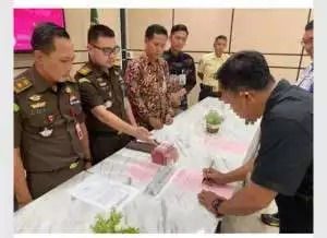 Pembiaran Terbuka Proyek APBDP Jalan ke MTS Aremantai  Dikerjakan dengan Pagu 4.000.000.000