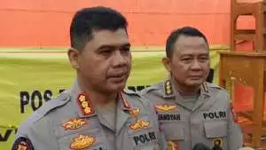 Polda Jabar Terus Lakukan  Penanganan Intensif dan Salurkan Bantuan Kepada Masyarakat Terdampak  Bencana Longsor di Cisarua KBB