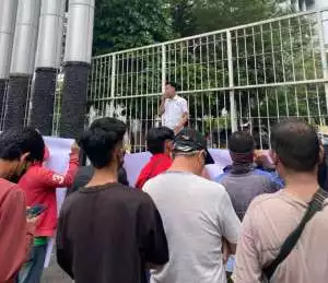 Diduga Upah Tukang Bedah Rumah di Desa Pagar Dewa Tak Dibayarkan, Pekerja Keluhkan Haknya Belum Dipenuhi