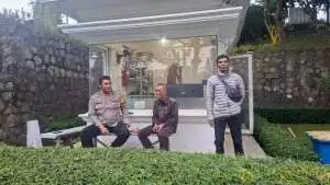 Antisipasi Kejahatan, Bhabinkamtibmas Desa Pasir Angin Sambang Satpam Warga Binaan sampaikan Pesan Kamtibmas
