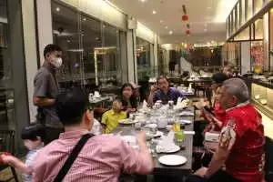 Hotel Santika Lahat Hadirkan Dinner Perayaan Imlek Bertema “Lentera Api Kuda”