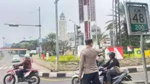 Pospam Terpadu Gadog Laksanakan Pengaturan Arus Lalu Lintas dalam Operasi Lilin Lodaya 2025