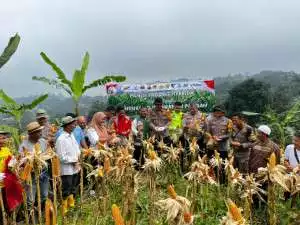 Bhabinkamtibmas Polsek Babakan Madang Polres Bogor Sambang dan Silaturahmi dengan Warga Desa Karang Tengah, Sampaikan Pesan Kamtibmas