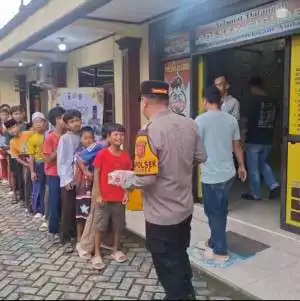 Polsek Cigudeg Gelar Jumat Berkah Dan Bagi Takjil Gratis di Hari Kedua Ramadan 1447 H