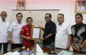 Bupati Devi Suhartoni Tanda Tangani Kesepakatan Dengan Manajemen Perusahaan Tambang