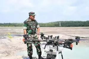 Tanam Padi Bersama Petani, Danrem 044/Gapo Perkuat Sinergi Ketahanan Pangan
