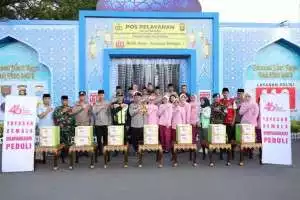 Sinergi Kapolda Sumsel dan bhayangkari:beri dukungan moril dan tali asih personel OPS ketupat 2026 disimpang 5 DPRD 