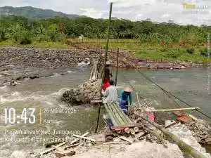 Sudah makan korban, Pemerintah tak juga perhatikan Jembatan Merah di Tanggeung-Cianjur yang roboh