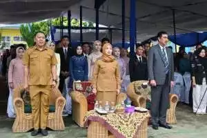 Ini yang disampaikan Wawako Hj Bertha saat menghadiri pelepasan siswa siswi SMA Negeri 1 Pagaralam 2025_2026
