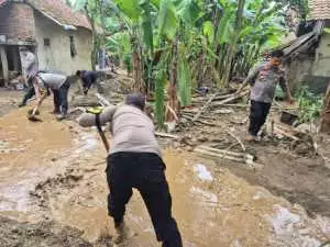 Personel Polsek cigudeg terjun langsung hadir untuk masyarakat 