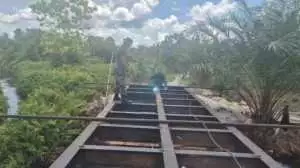 Pemasangan Besi WF Hampir Selesai, Pembangunan Jembatan Terus Dikebut