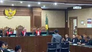 Eks Wamenaker Noel Ebenezer divonis 4,5 tahun penjara