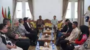 Bupati Sukabumi H.Asep Japar dan Jasa Raharja Serahkan Santunan kepada Ahli Waris Korban Kecelakaan Lalu Lintas