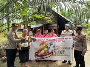 Sambut HUT Bhayangkara ke-80, Polsek Keluang Salurkan Bantuan Sosial kepada Warga Kurang Mampu