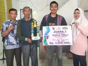 Tim Putri Bambu Kuning Raih Juara 1 Turnamen Olahraga Antar-Kelurahan Kecamatan Tenayan Raya