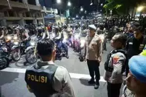 Demo ricuh di Gedung Grahadi Surabaya, belasan orang ditangkap