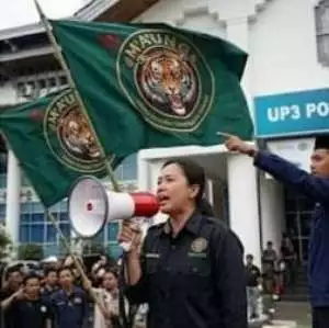 Harlah ke-28 BPPKB Banten: TB Agus kumpay Gelar Seren Taun hingga Santunan Anak Yatim