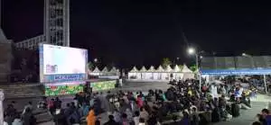 Suasana Meriah, Anggota Kodim 1016/Plk Nonton Bareng Bersama Masyarakat