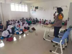 Kapolsek Megamendung Terjun Langsung Beri Materi Dalam Giat MPLS Pelajar SMP Dan SMA Diwilayah Hukum Kecamatan Megamendung