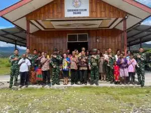 Pos Kout Elelim Satgas Yonif 645/GTY Laksanakan Kegiatan Teritorial Berupa Pembagian Sargal Alkitab dan Pelayanan kesehatan di Distrik ElelimĀ