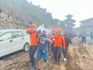 Turis terseret banjir dan tersangkut gorong-gorong di Bali, evakuasi berlangsung dramatis