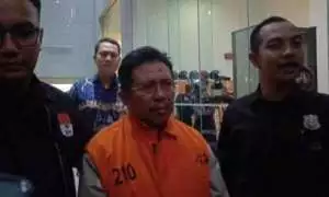 Ditahan KPK, Bupati Lombok Barat Lalu Ahmad Zaini pakai rompi oranye