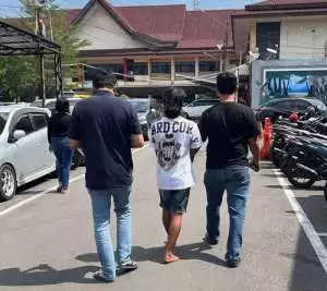 Polres Ogan Ilir Bekuk Pengedar Narkotika di Rumahnya, Sita Timbangan Digital dan Puluhan Paket Sabu