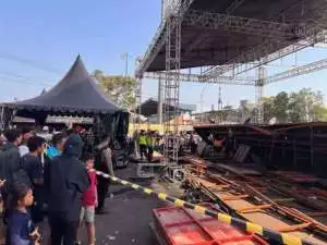 Tribun penonton Kejurnas Drift di Purwokerto ambruk, puluhan orang patah tulang