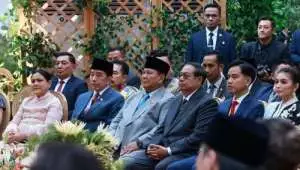 Hadiri pernikahan anak Boy Thohir, Prabowo duduk di sebelah Jokowi