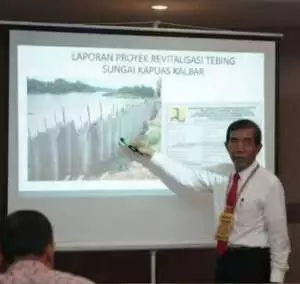 Proyek Tebing Sungai Pinoh: Arahkan Ke Kades Tanpa Wewenang, Maung Pusat Sorot Ketidakwajiban