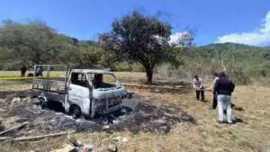 Ratusan warga terlibat bentrokan di NTT, sejumlah kendaraan dibakar massa