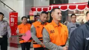 Terjaring OTT, Sekda dan Istri Bupati Pemalang tiba di Gedung KPK