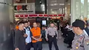 Terjaring OTT, Sekda dan Istri Bupati Pemalang tiba di Gedung KPK