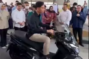 Gibran jajal motor listrik Tangkas buatan Tangerang