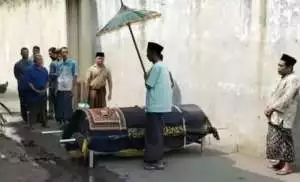 Ikuti Google Maps, Mobil Mewah Terjun dari Ujung Tol Krian-Gresik