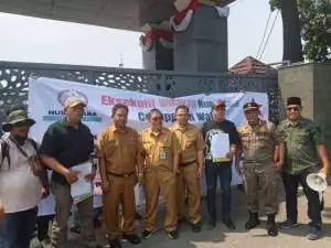 Massa EWNCW Desak Gubernur Tutup PT KIT dan PT Lonsum Tbk Estate Bangun Harja atas Dugaan Kejahatan Lingkungan dan Penyerobotan Lahan Warga