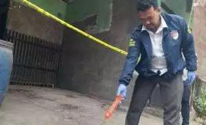 Diduga duel, 2 pria ditemukan bersimbah darah di kamar kos Cimahi, 1 tewas
