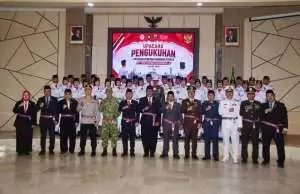 Ketua DPRD Kabupaten Sukabumi Budi Azhar Mutawali Dampingi Pengukuhan 32 Paskibraka Kabupaten Sukabumi 2026