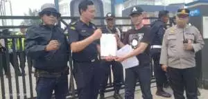 EWNCW Sumsel Gelar Aksi di Kanwil Bea Cukai, Desak Peredaran Rokok Ilegal Diusut Tuntas