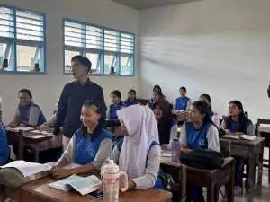 Kunjungi SMAN 1 Barus Tapteng, Gibran pastikan layanan pendidikan pascabencana berjalan optimal