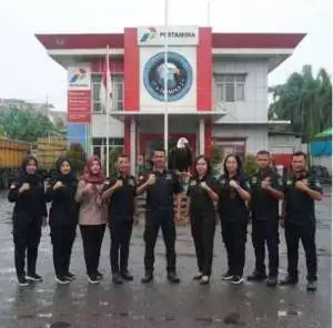 Personel Pos Bolake Bantu Perekonomian Masyarakat Dengan Memborong Hasil Tani