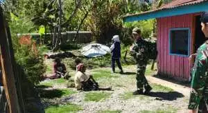 Pelayanan Kesehatan dan Anjangsana, Personel Pos Walesi Dengarkan Keluh Kesah Warga