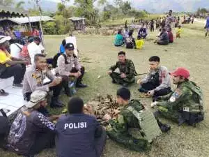 Pos Apalapsili Satgas Pamtas Kewilayahan RI-PNG Yonif 645/Gty Gelar Pengamanan Ibadah Masuk Injil di Distrik Apalapsili