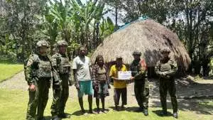 Sambut HUT TNI Ke-81: Satgas Yonif 645/GTY Gelar Bakti Sosial dan Pengobatan Gratis bagi Warga Distrik Kelila
