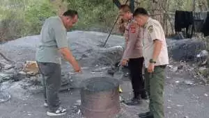 Pererat Kebersamaan, Satgas TMMD Bersama Warga Gotong Royong Pembuatan Drainase