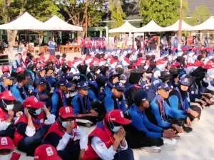 PECAAAAH  Ba'da Ashar 13 Kontingen Padati MAN Pinrang, Ibu Munara Buka GALAKSI VI: