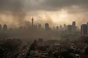Kabut asap Palembang makin tebal, warga alami sesak nafas
