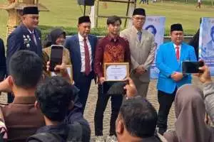 Penghargaan Pemuda Berprestasi 2026 Resmi Diserahkan Bupati Bogor Kepada Rocky Bayu Kamajaya